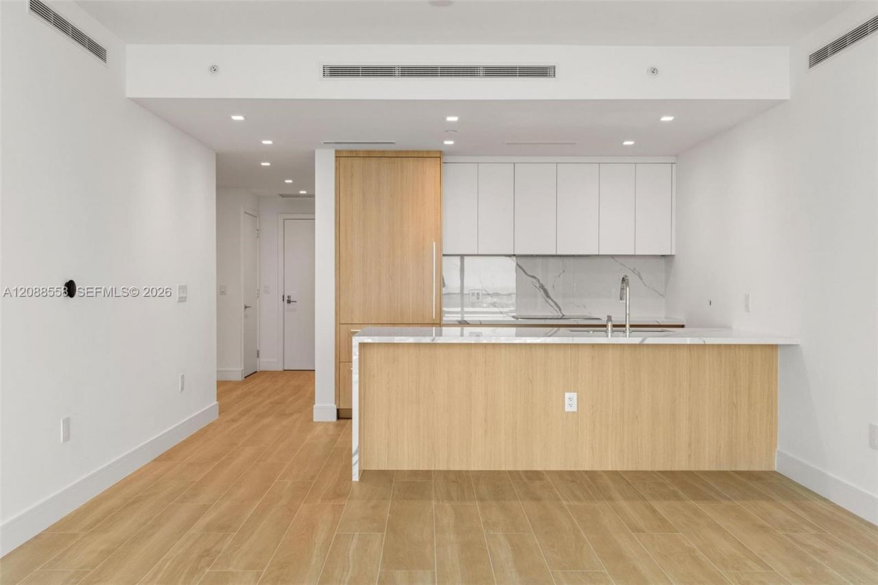 2411 Laguna Circle, Unit 2803, Miami, FL 33181 Photo