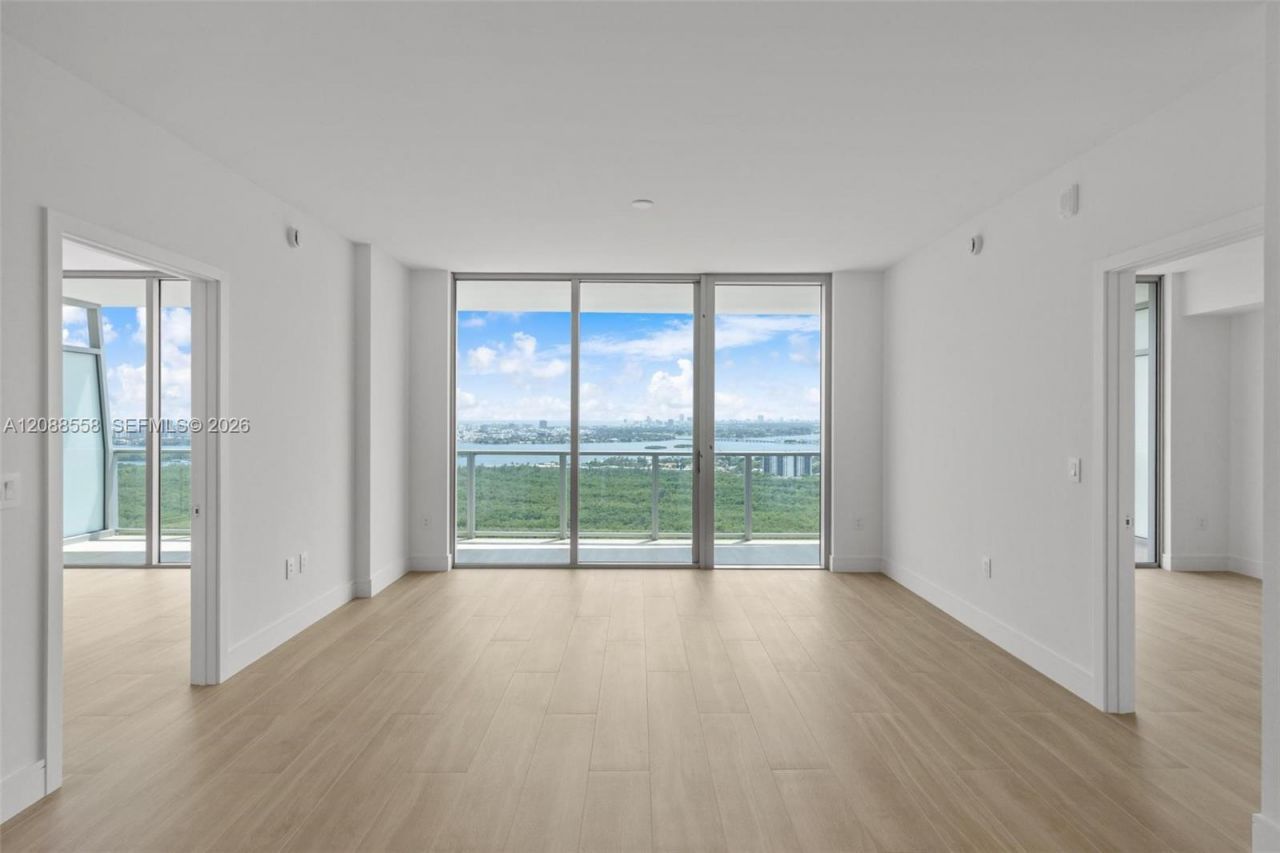 2411 Laguna Circle, Unit 2803, Miami, FL 33181 Photo
