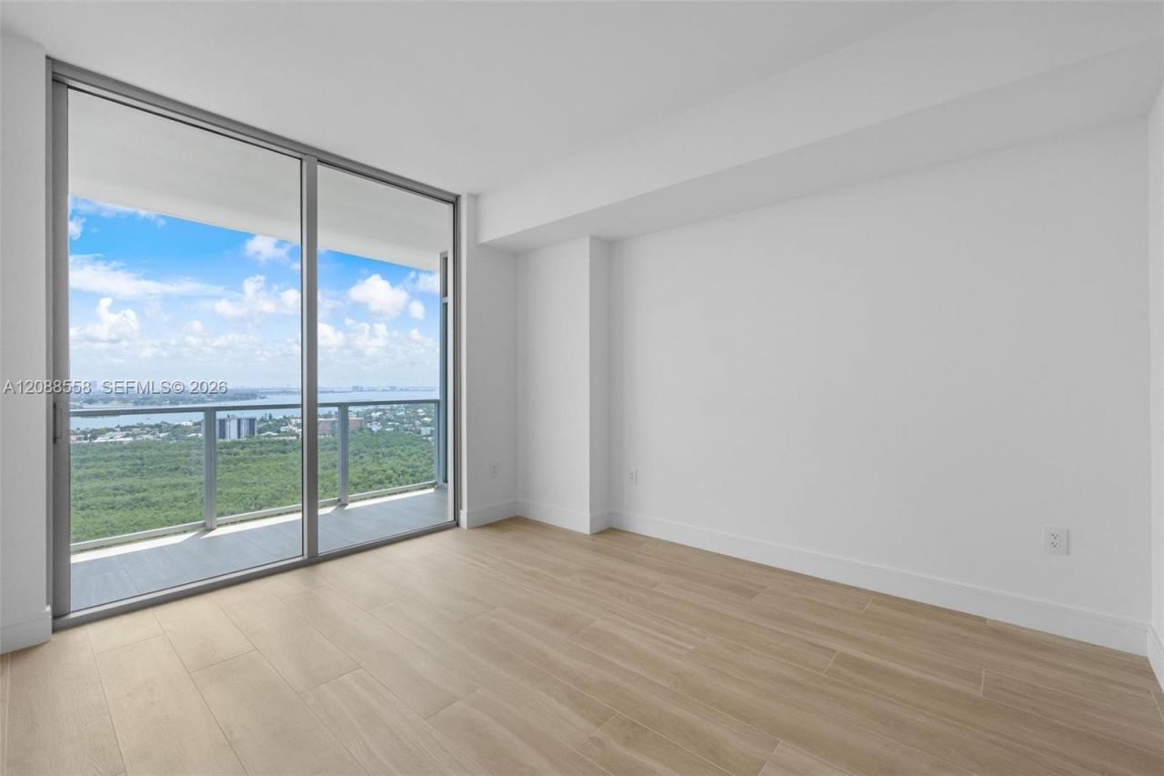 2411 Laguna Circle, Unit 2803, Miami, FL 33181 Photo