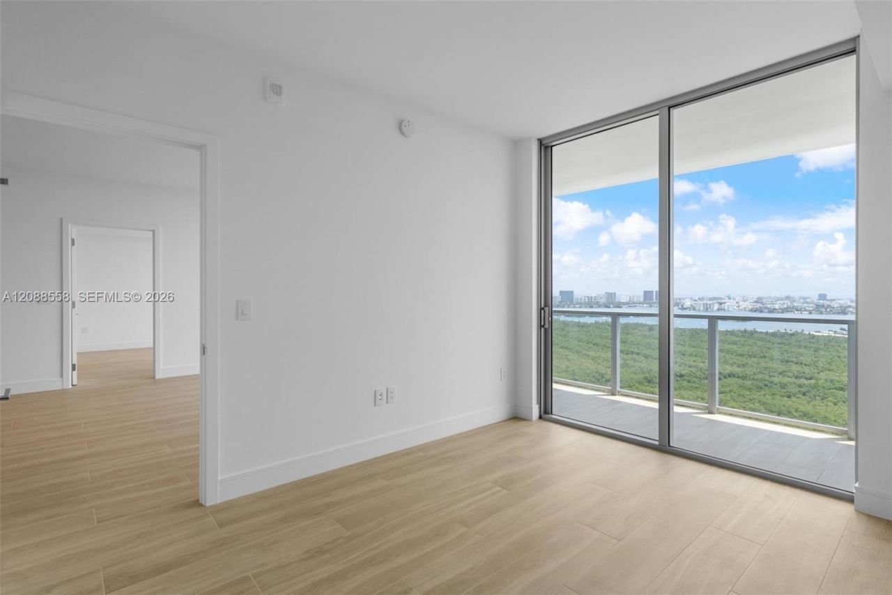 2411 Laguna Circle, Unit 2803, Miami, FL 33181 Photo