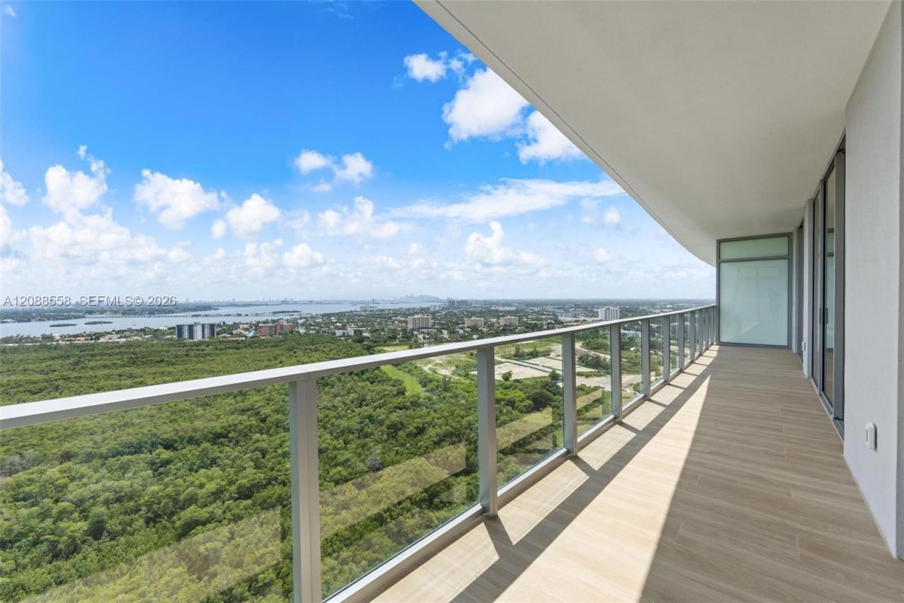 2411 Laguna Circle, Unit 2803, Miami, FL 33181 Photo