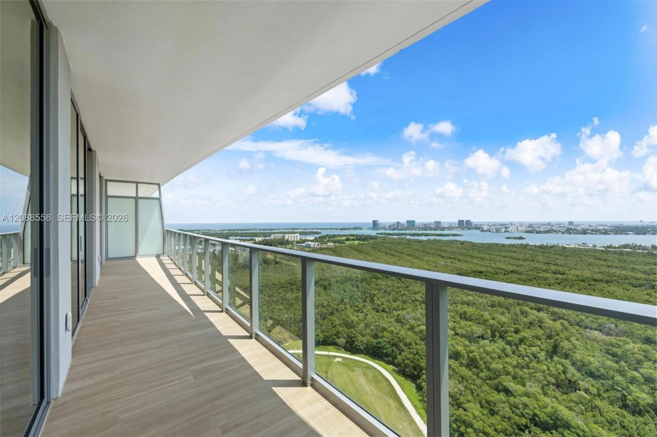 2411 Laguna Circle, Unit 2803, Miami, FL 33181 Photo