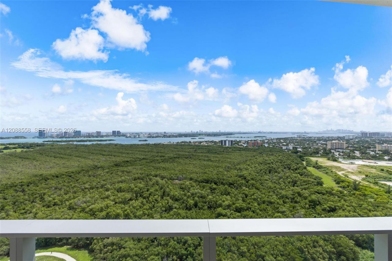 2411 Laguna Circle, Unit 2803, Miami, FL 33181 Photo