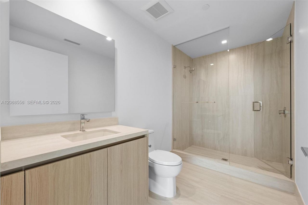 2411 Laguna Circle, Unit 2803, Miami, FL 33181 Photo