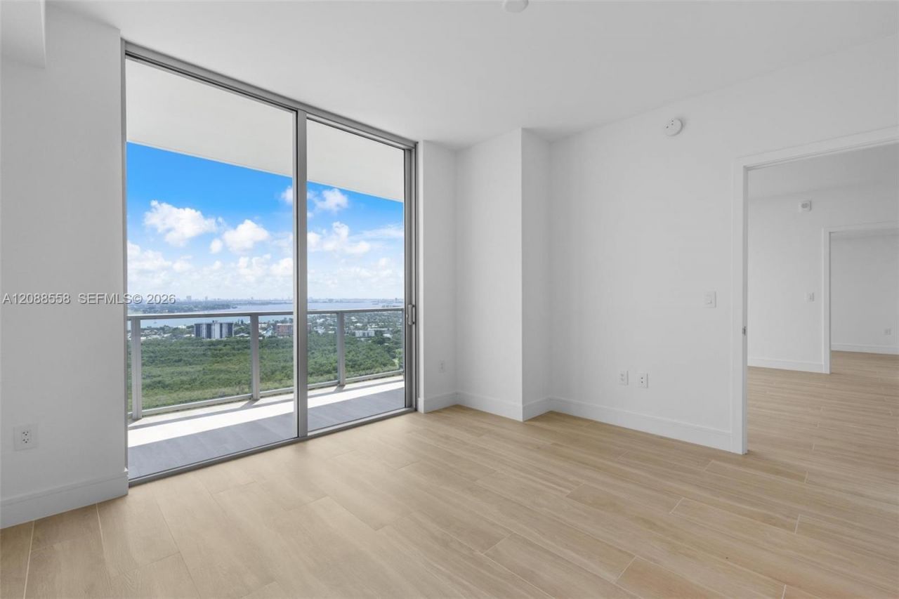 2411 Laguna Circle, Unit 2803, Miami, FL 33181 Photo