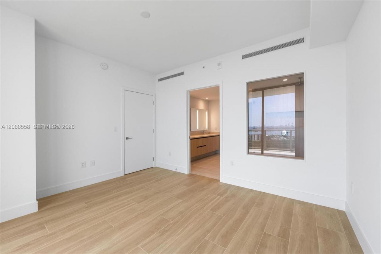 2411 Laguna Circle, Unit 2803, Miami, FL 33181 Photo