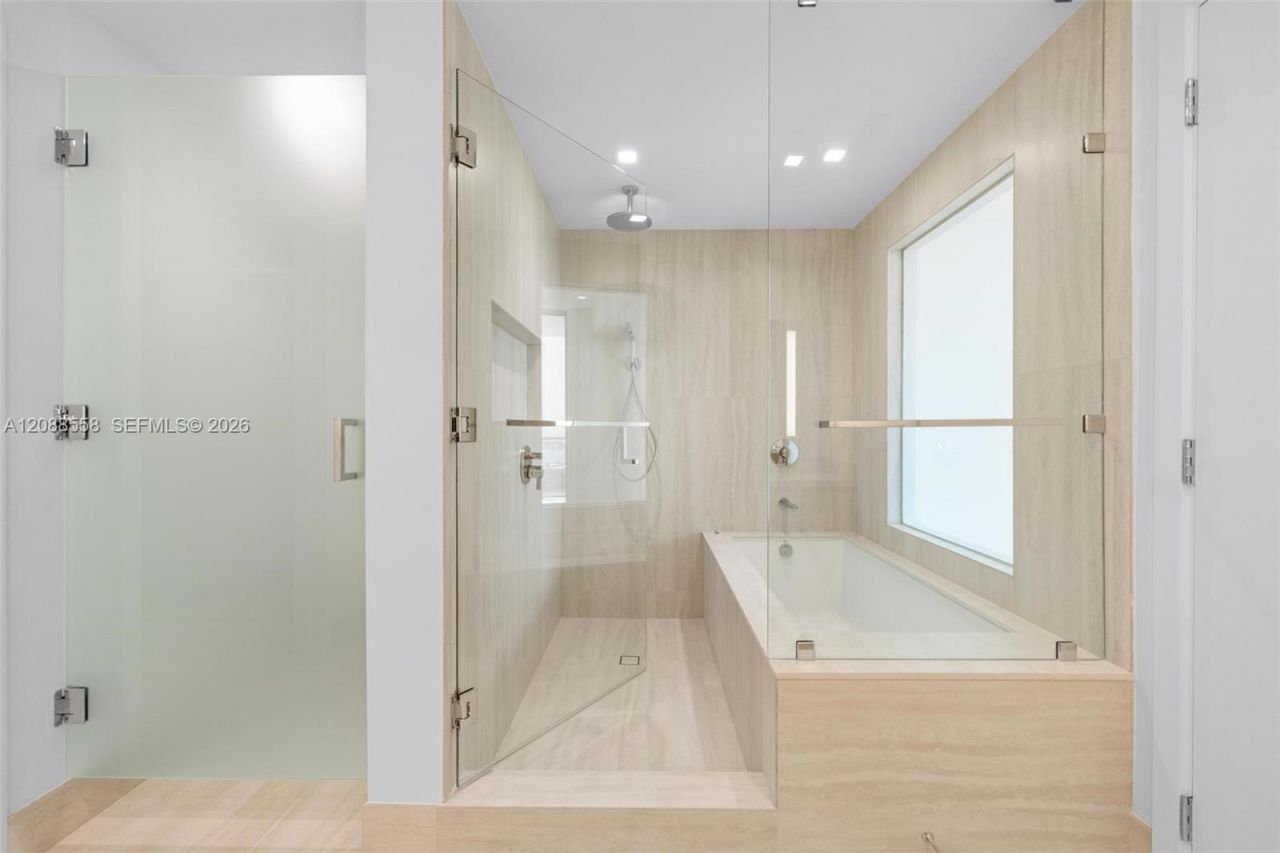 2411 Laguna Circle, Unit 2803, Miami, FL 33181 Photo