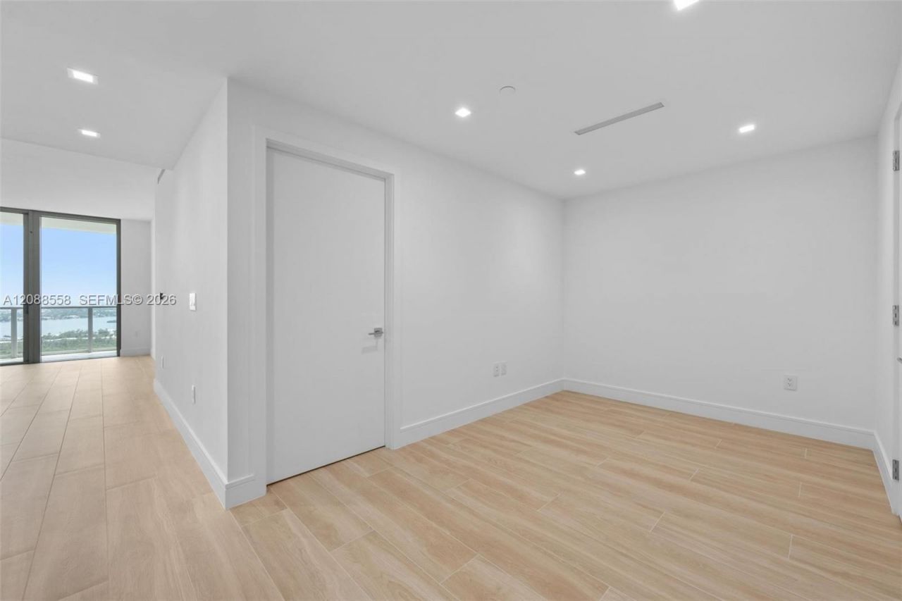 2411 Laguna Circle, Unit 2803, Miami, FL 33181 Photo