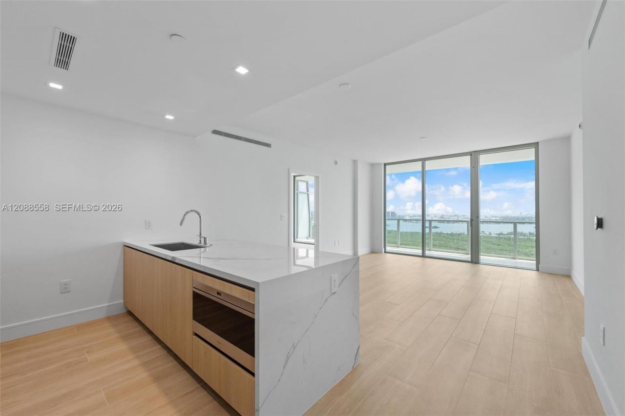 2411 Laguna Circle, Unit 2803, Miami, FL 33181 Photo
