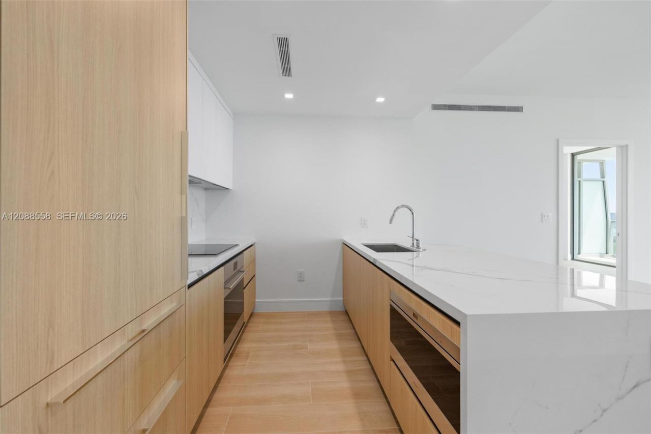 2411 Laguna Circle, Unit 2803, Miami, FL 33181 Photo