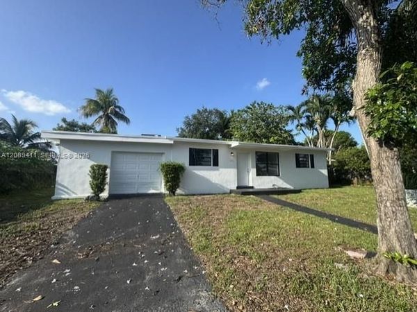 4711 SW 31st Dr, West Park, FL 33023