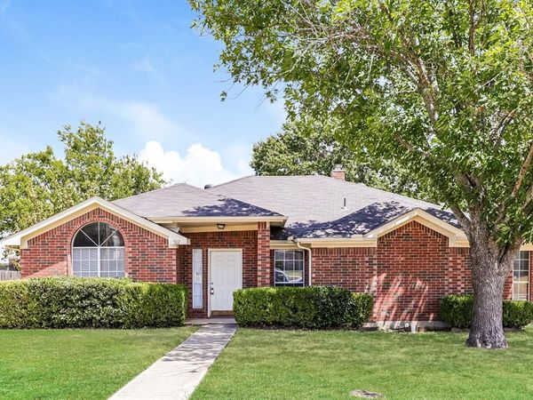 912 Winterbury Court, DeSoto, TX 75115