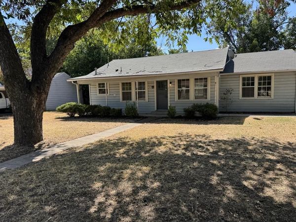 507 Poindexter Avenue, Cleburne, TX 76033