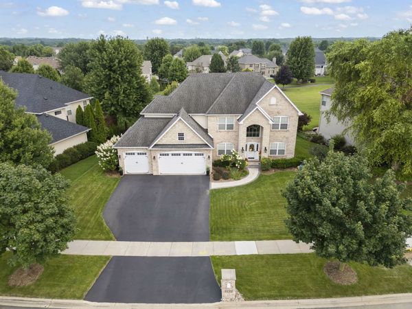 1122 Clearwater Drive, Yorkville, IL 60560