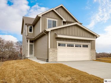 11310 Portage Circle, Papillion, NE 68046