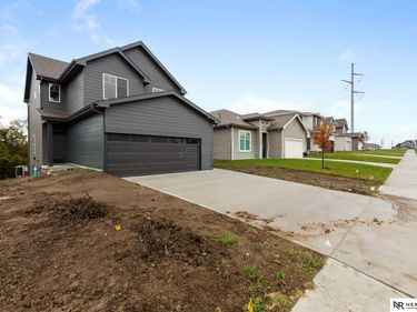 11310 Portage Circle, Papillion, NE 68046