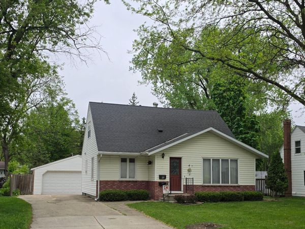 207 E Lyon Street, Marshall, MN 56258