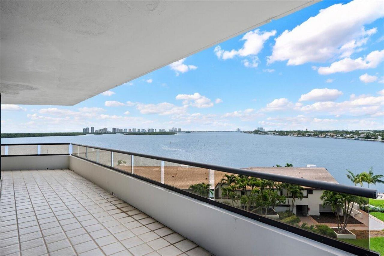 100 Lakeshore Drive, Unit 558, North Palm Beach, FL 33408 Photo