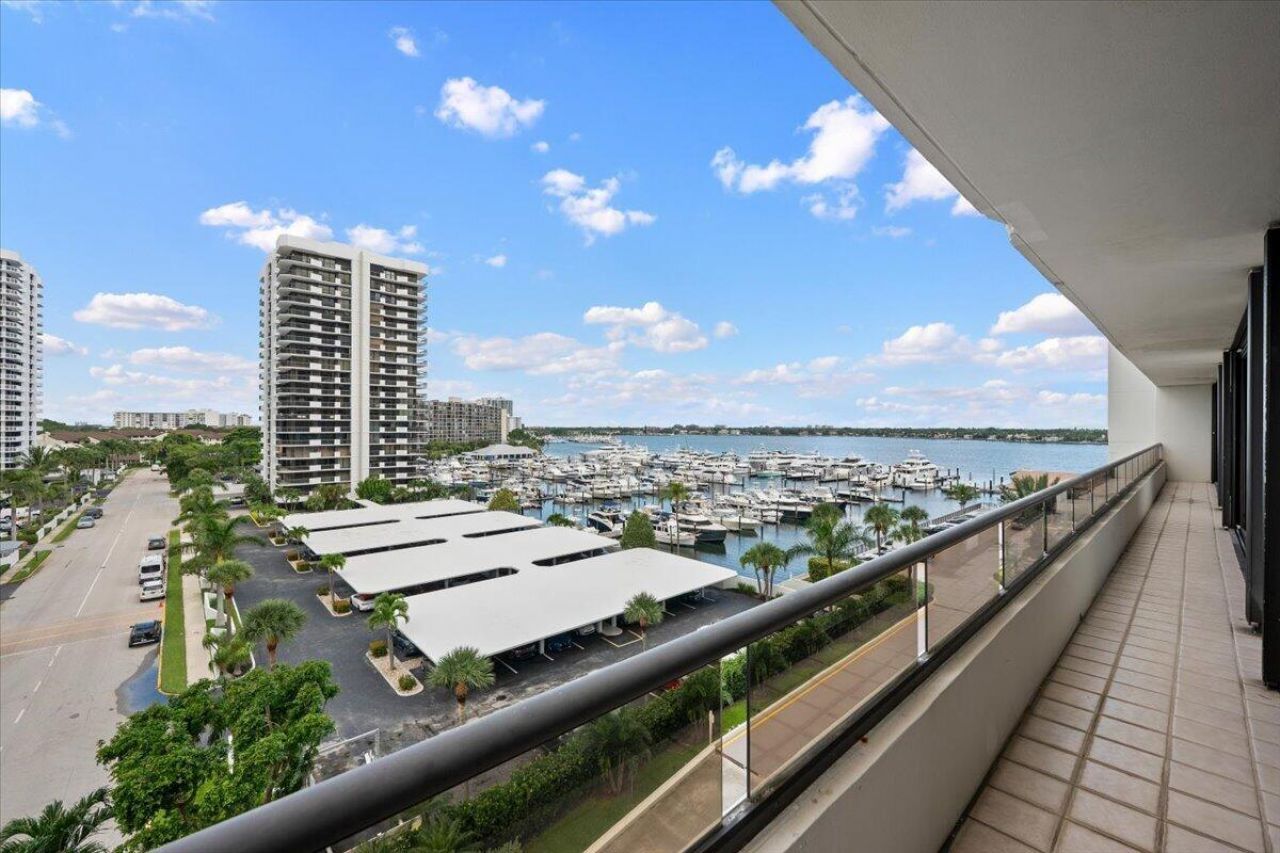 100 Lakeshore Drive, Unit 558, North Palm Beach, FL 33408 Photo