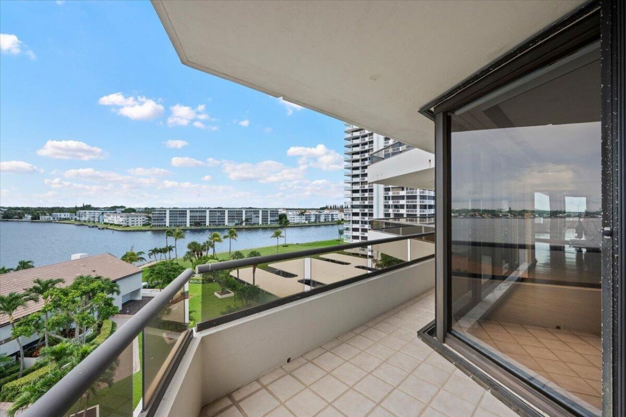 100 Lakeshore Drive, Unit 558, North Palm Beach, FL 33408 Photo