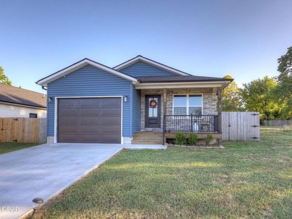 404 E Maple Street, Diamond, MO 64840