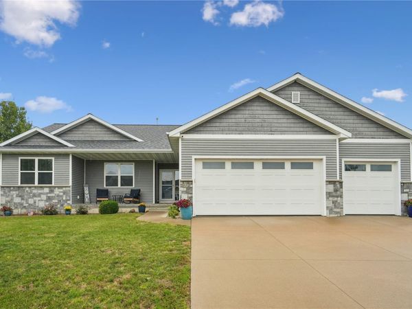 716 Tiburan Lane NE, Cedar Rapids, IA 52402