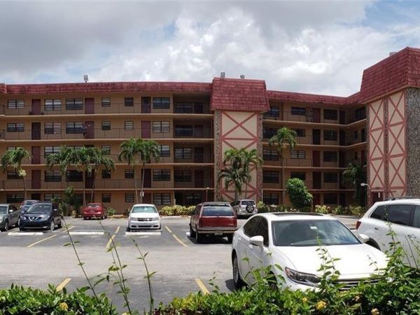 1325 W 68th St, Unit 214, Hialeah, FL 33014