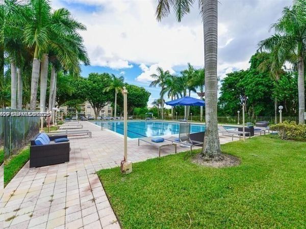 9350 Fontainebleau Blvd, Unit 209, Miami, FL 33172