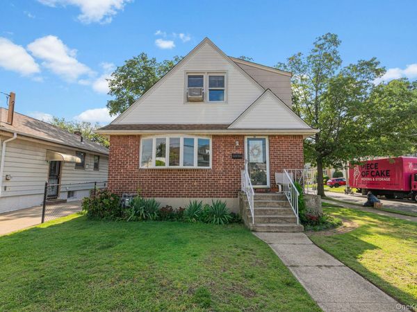19 Acorn Place , Lynbrook, NY 11563
