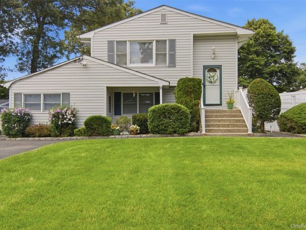 224 Holbrook Avenue , Ronkonkoma, NY 11779