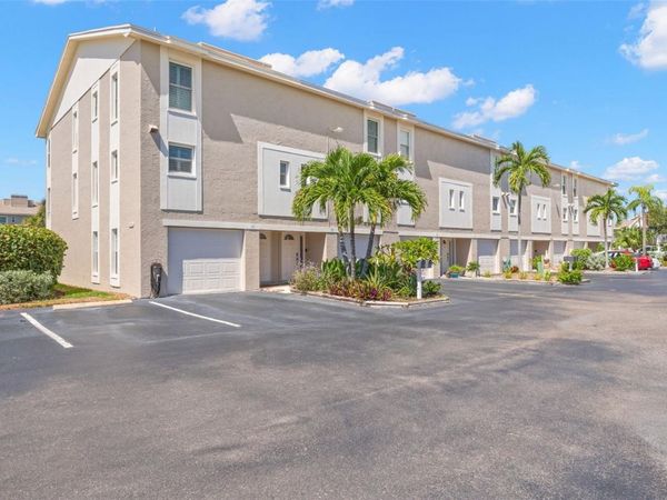255 CAPRI CIRCLE N, Unit 30, TREASURE ISLAND, FL 33706