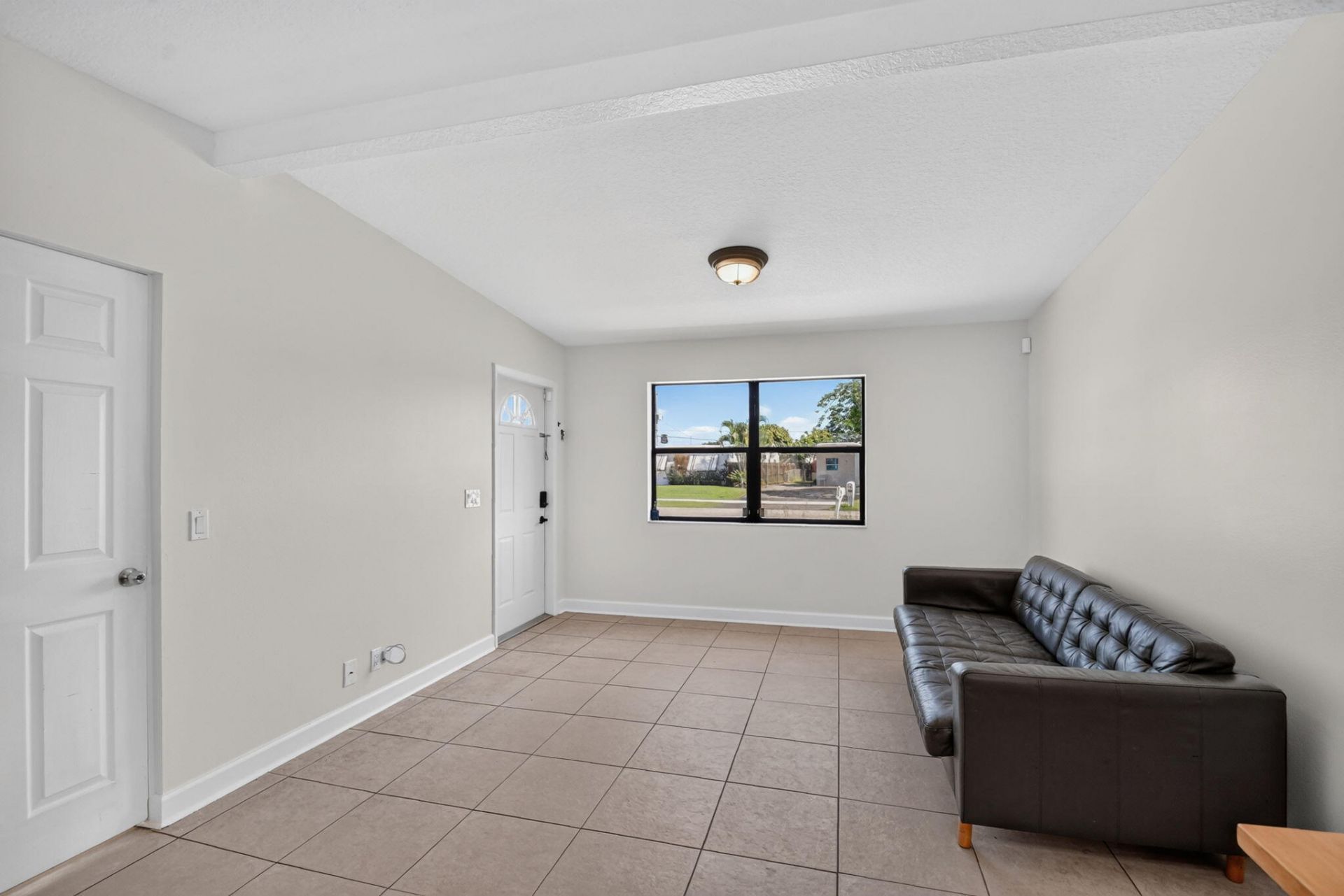 5678 Cinnamon Drive, West Palm Beach, FL 33415 Photo