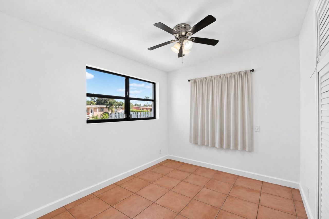 5678 Cinnamon Drive, West Palm Beach, FL 33415 Photo