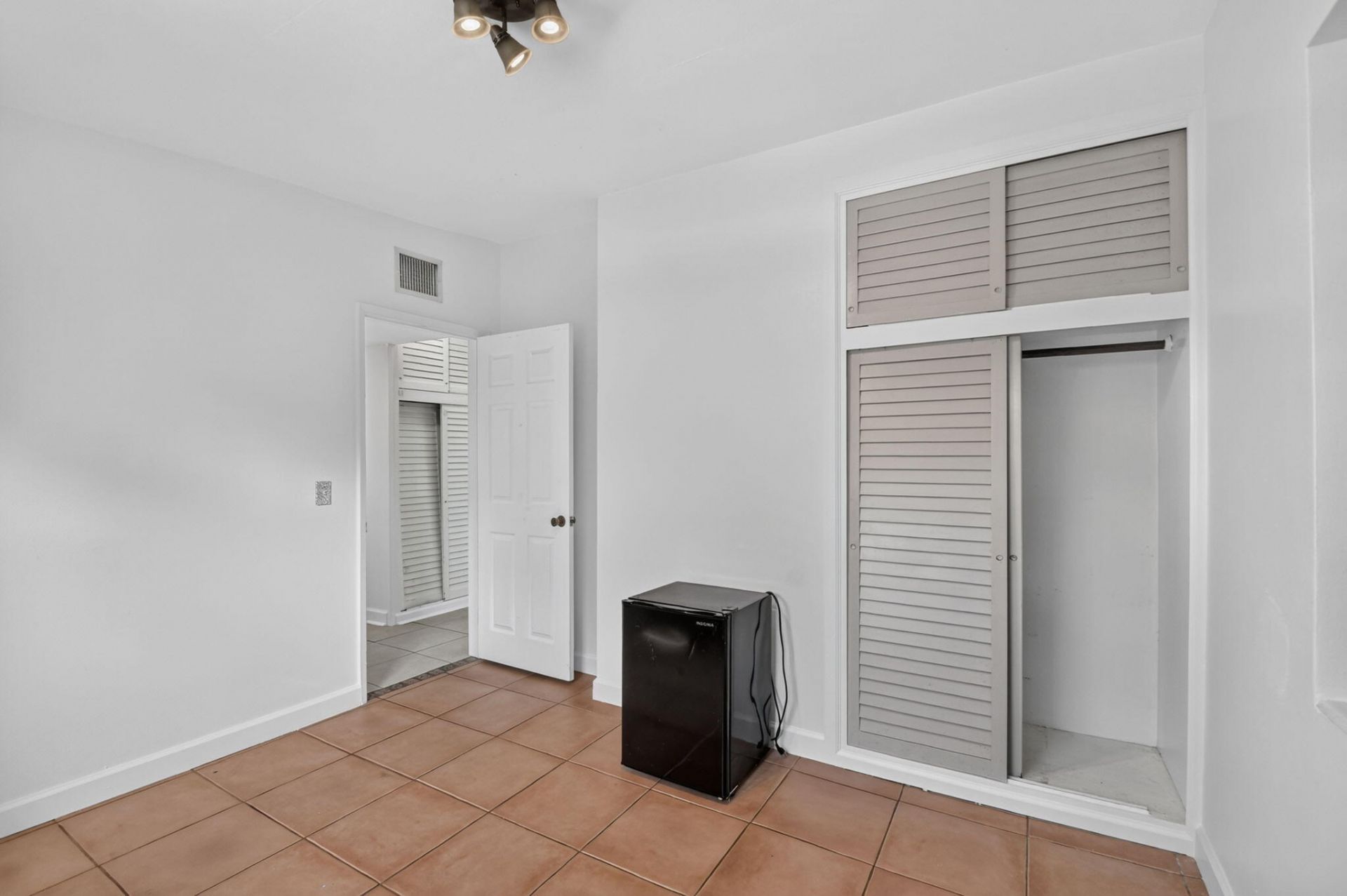 5678 Cinnamon Drive, West Palm Beach, FL 33415 Photo