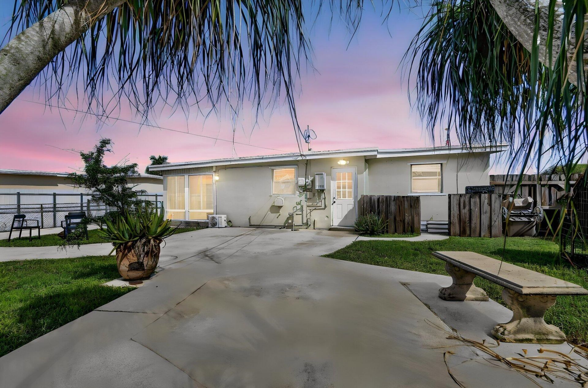 5678 Cinnamon Drive, West Palm Beach, FL 33415 Photo