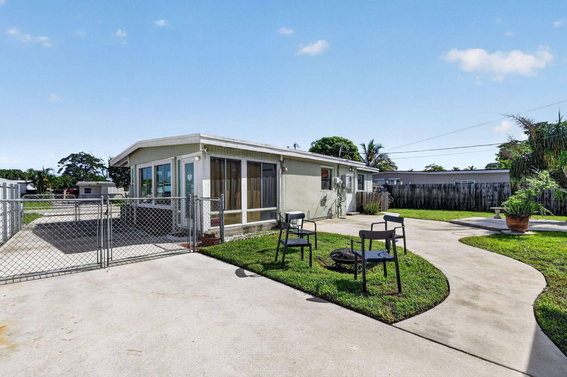5678 Cinnamon Drive, West Palm Beach, FL 33415 Photo