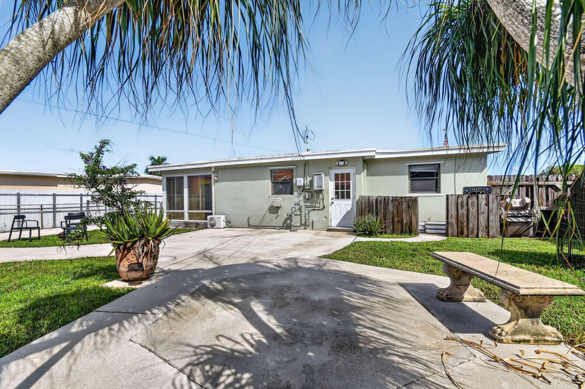 5678 Cinnamon Drive, West Palm Beach, FL 33415 Photo