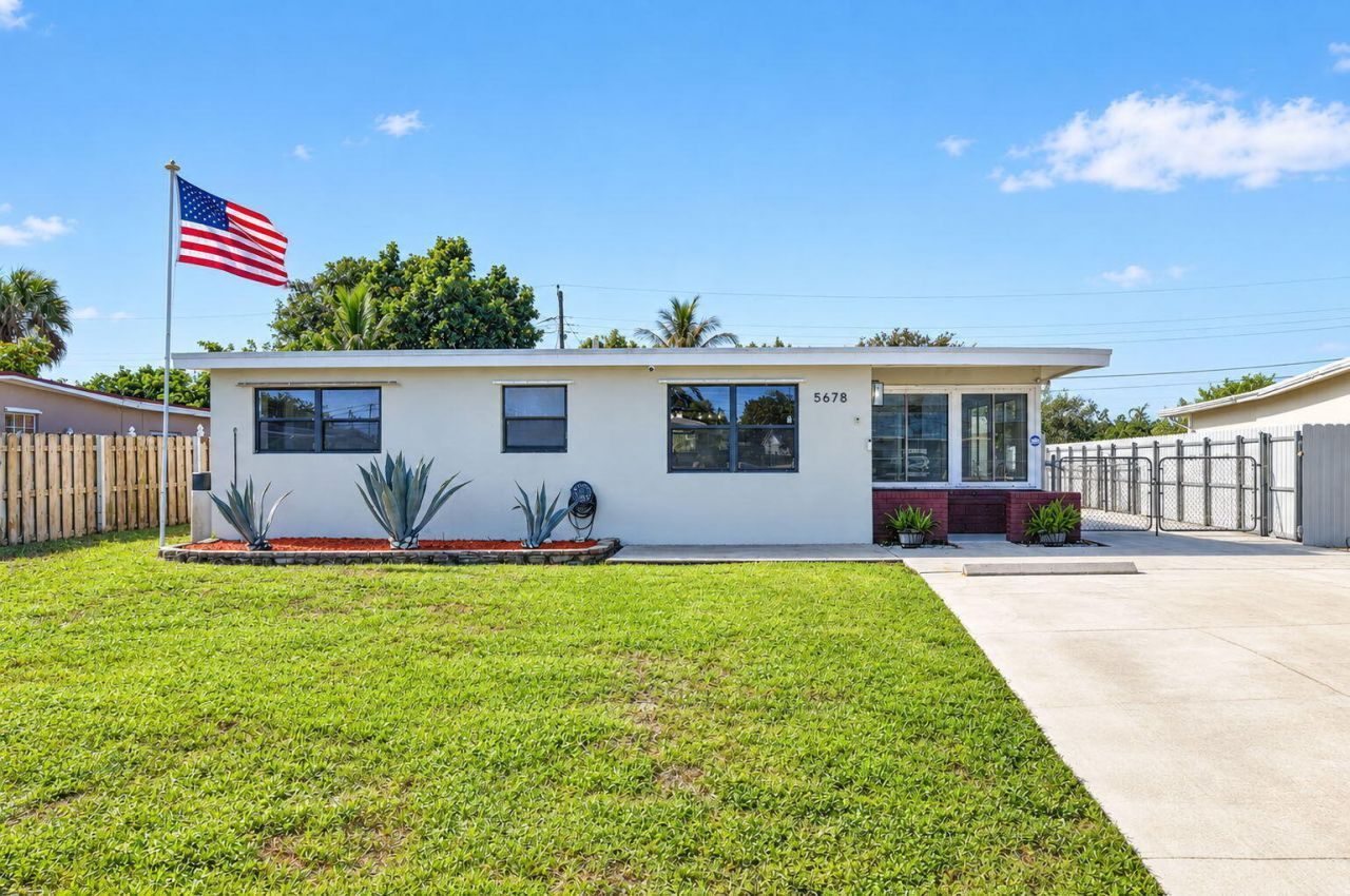 5678 Cinnamon Drive, West Palm Beach, FL 33415 Photo