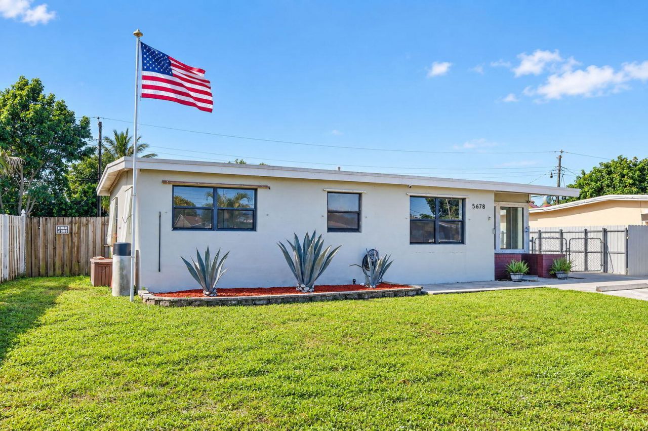5678 Cinnamon Drive, West Palm Beach, FL 33415 Photo