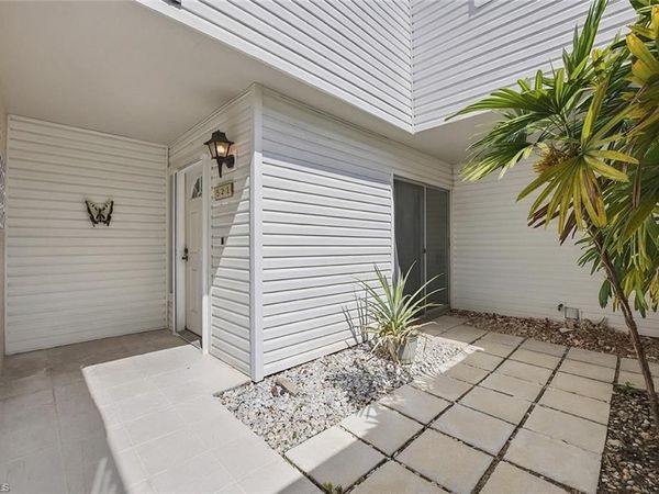 522 Bristle Cone LN, Unit 62, NAPLES, FL 34113
