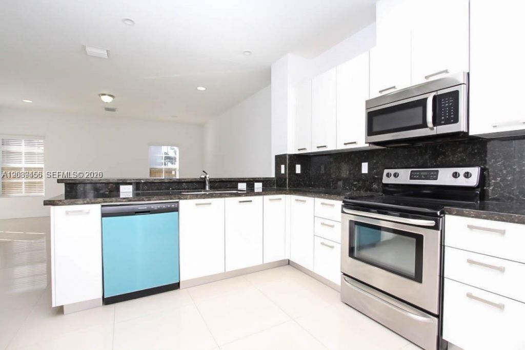 15505 SW 12th Ter, Miami, FL 33194 Photo