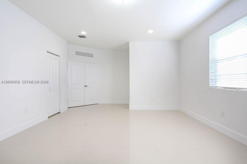 15505 SW 12th Ter, Miami, FL 33194 Photo