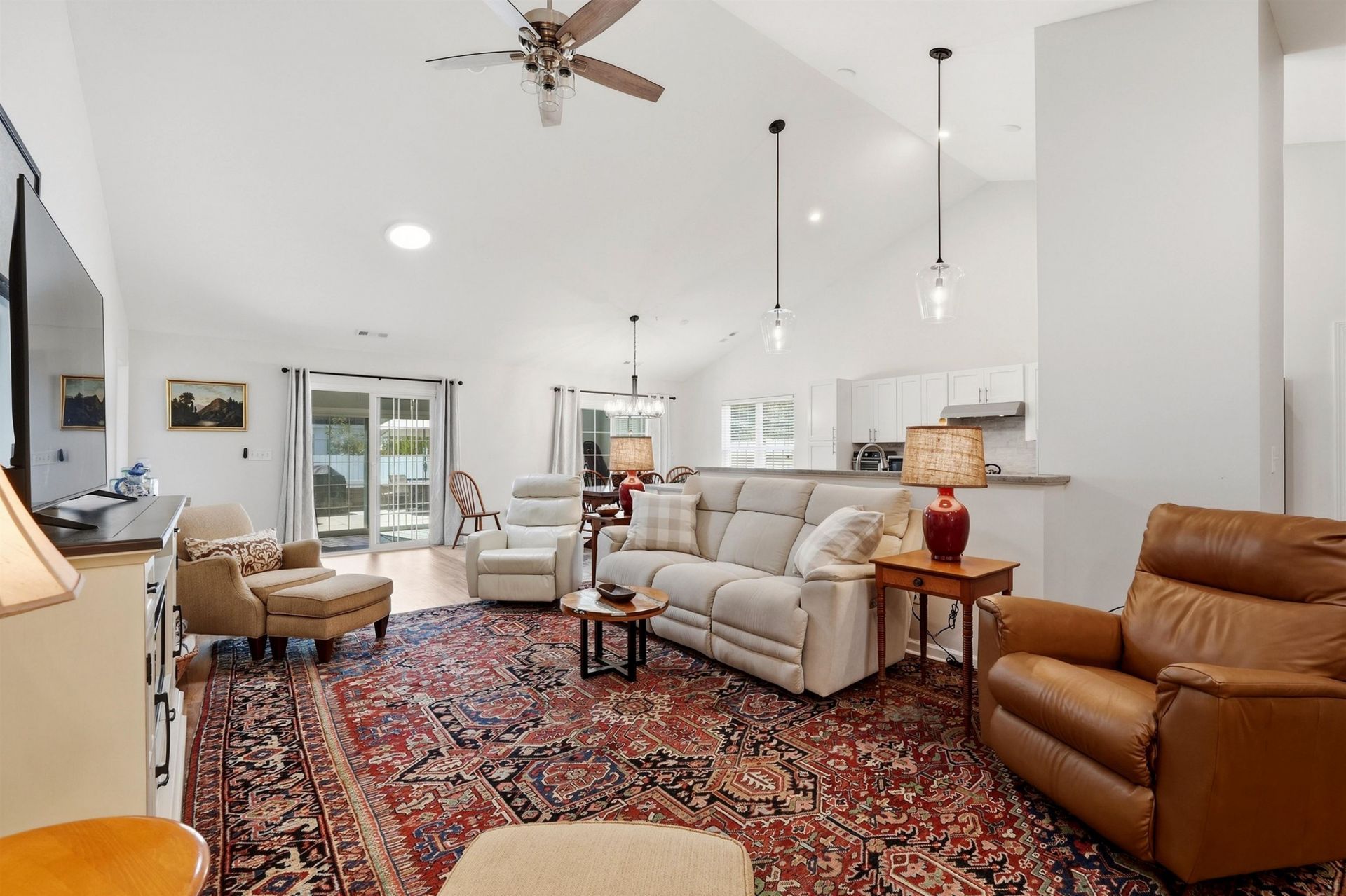 2015 Saltwater St. Photo 4
