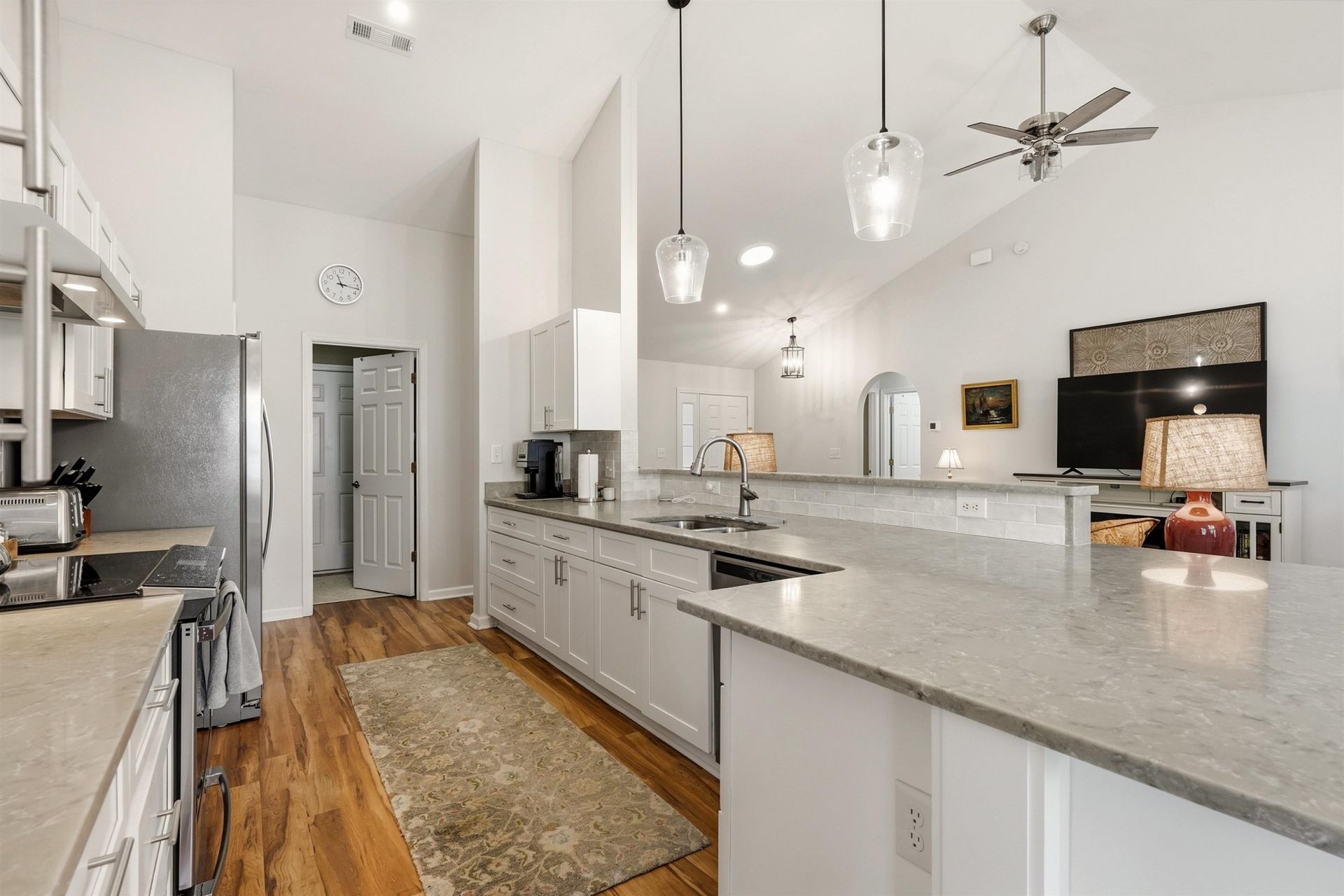 2015 Saltwater St. Photo 8