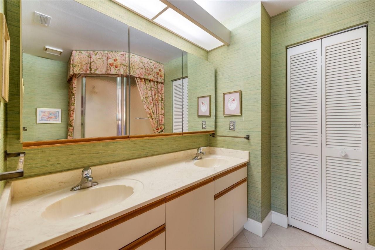 462 Oak Hill Circle, Unit 5, Sarasota, FL 34232 Photo