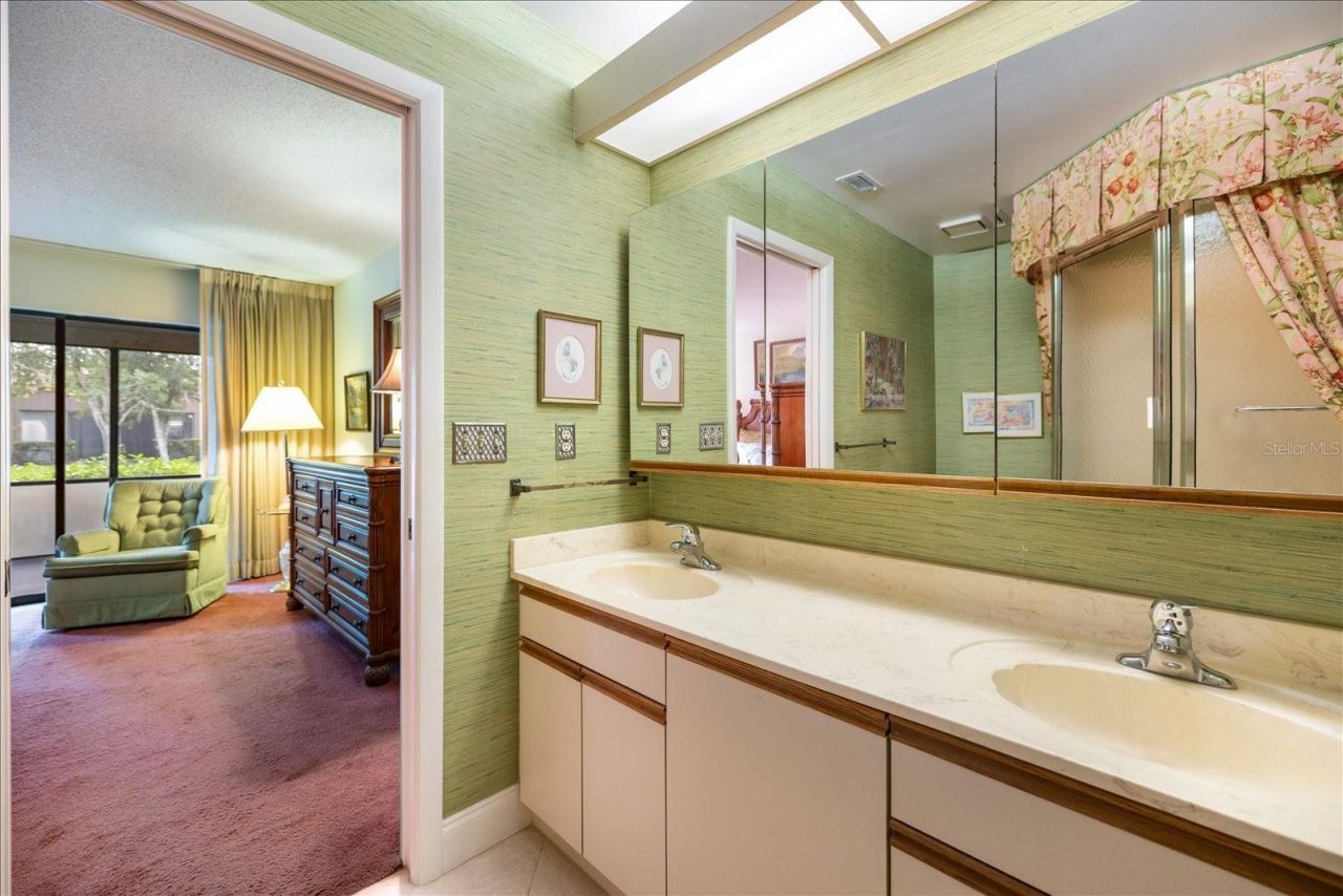 462 Oak Hill Circle, Unit 5, Sarasota, FL 34232 Photo