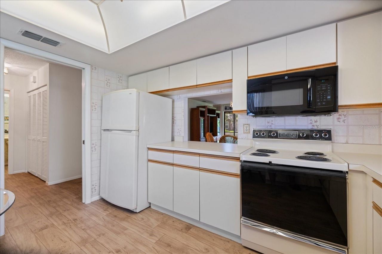 462 Oak Hill Circle, Unit 5, Sarasota, FL 34232 Photo