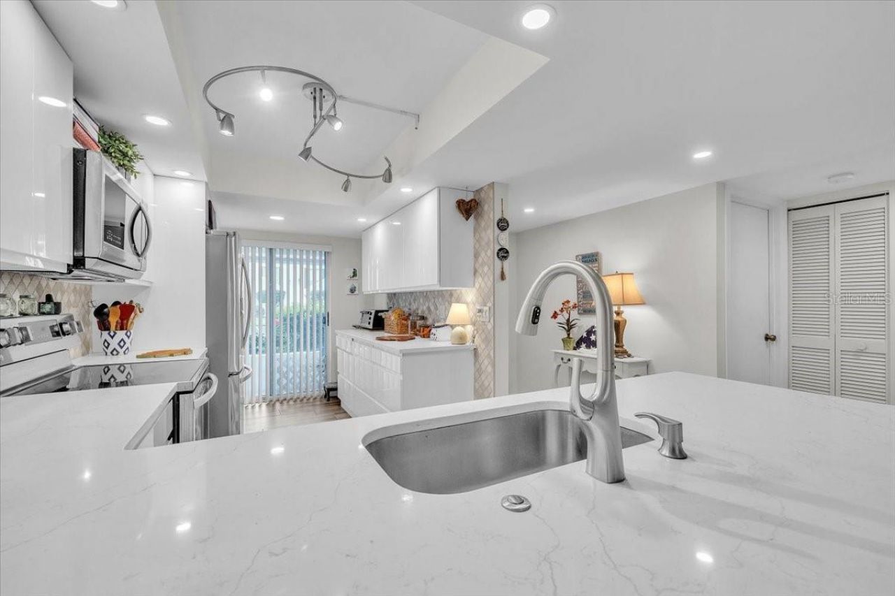5209 Wedgewood Lane, Unit 17, Sarasota, FL 34235 Photo