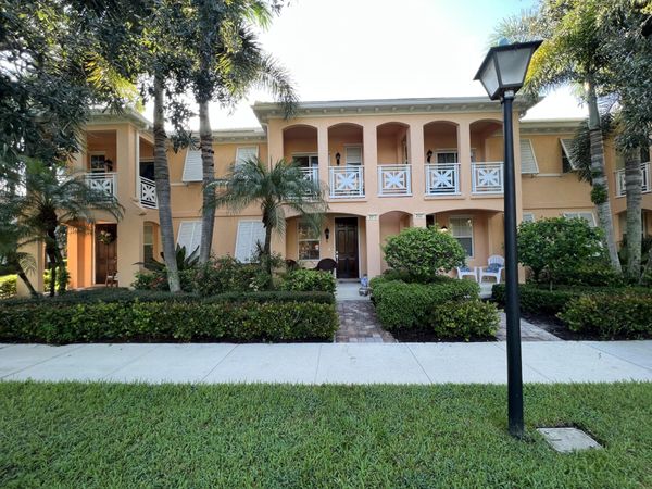2913 E Community Drive, Jupiter, FL 33458
