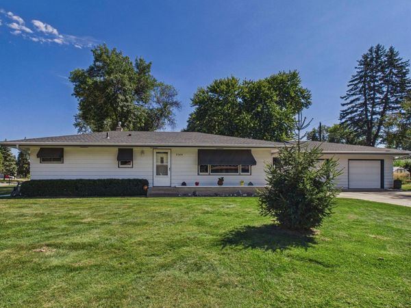 2364 Saint Albans Street N, Roseville, MN 55113